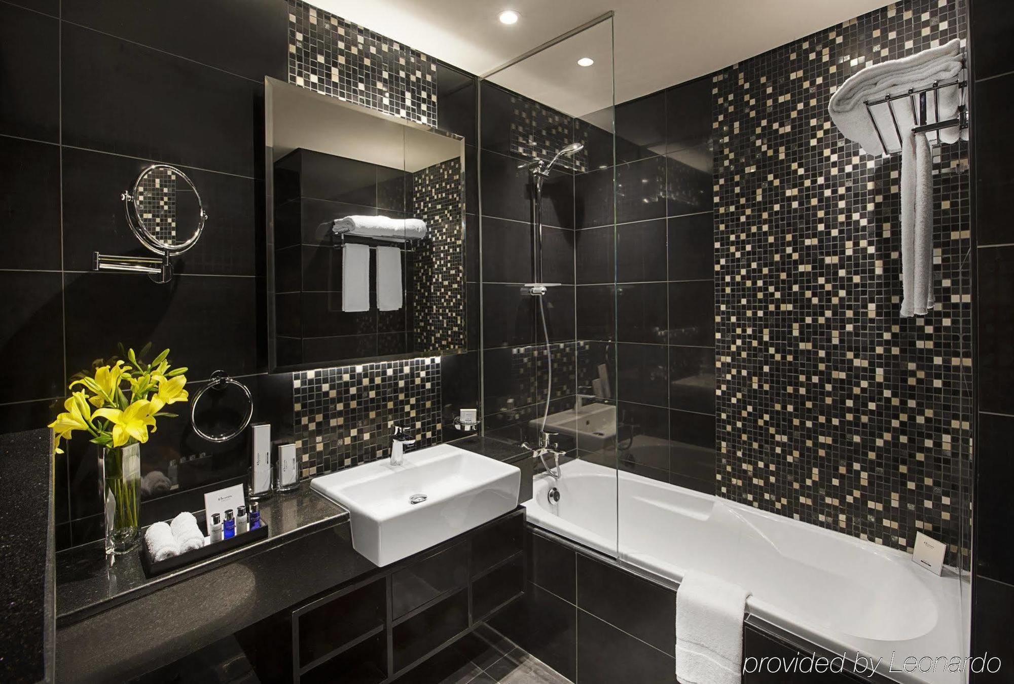 Damac Maison The Vogue Dubai Esterno foto Bathroom