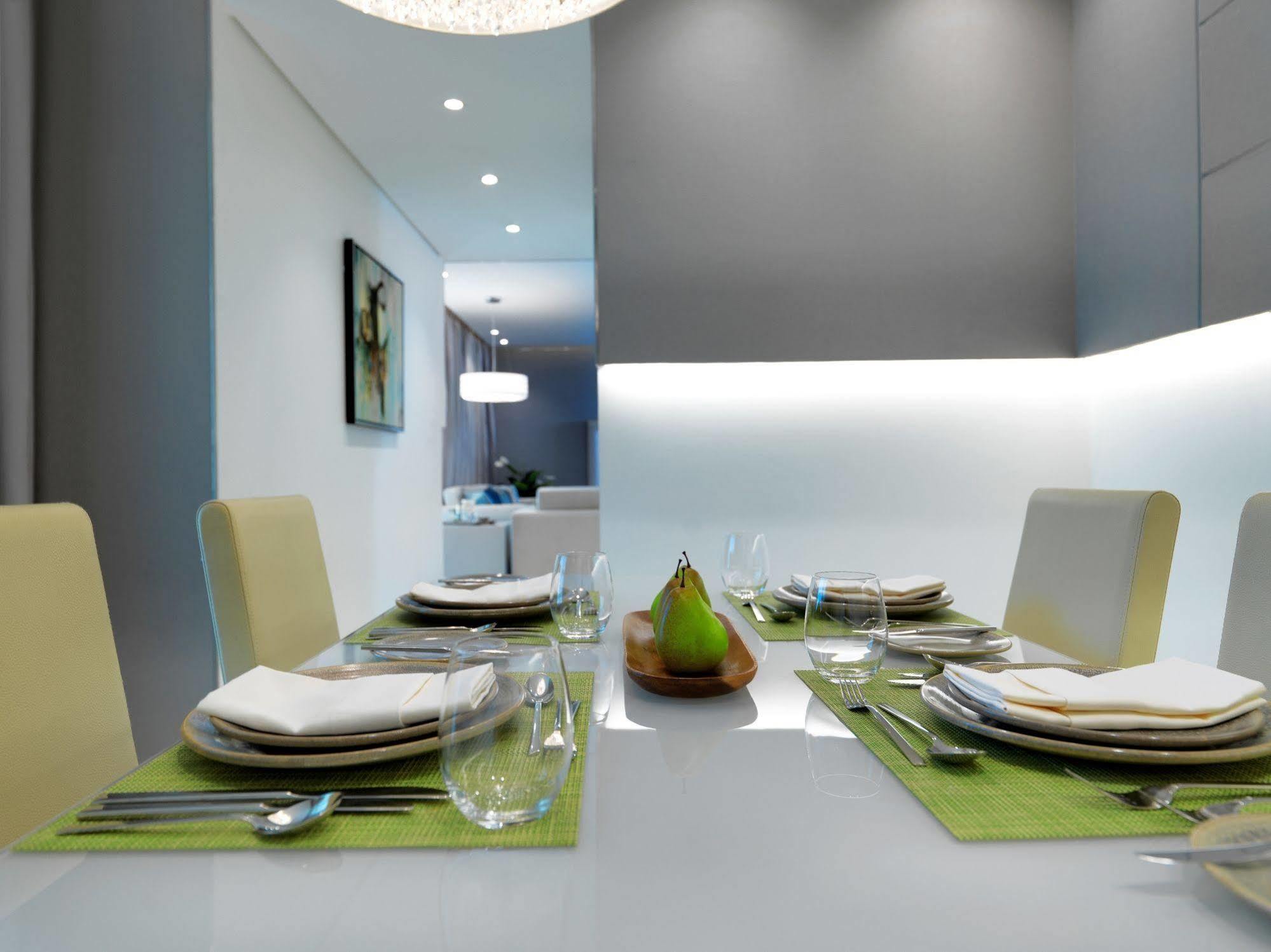 Damac Maison The Vogue Dubai Esterno foto A dining room