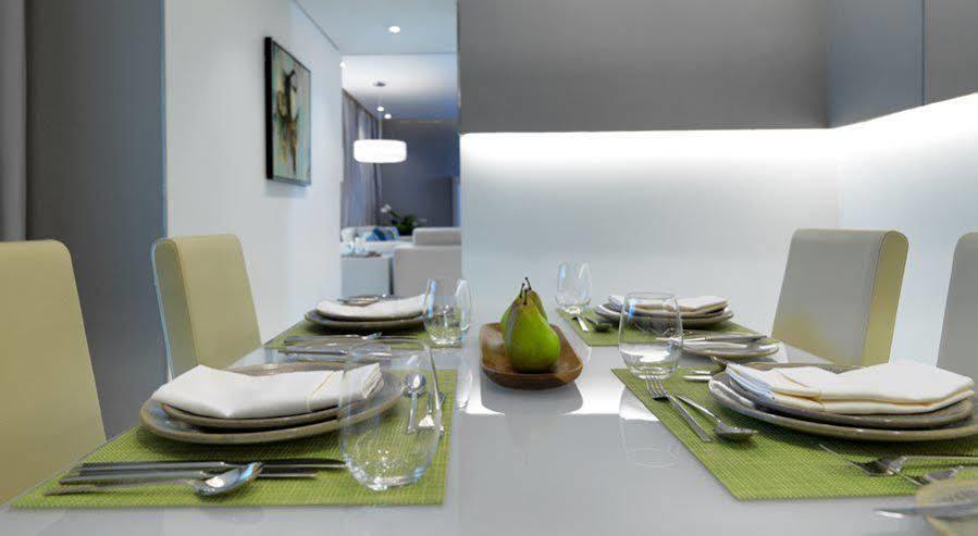 Damac Maison The Vogue Dubai Esterno foto A table set for a meal