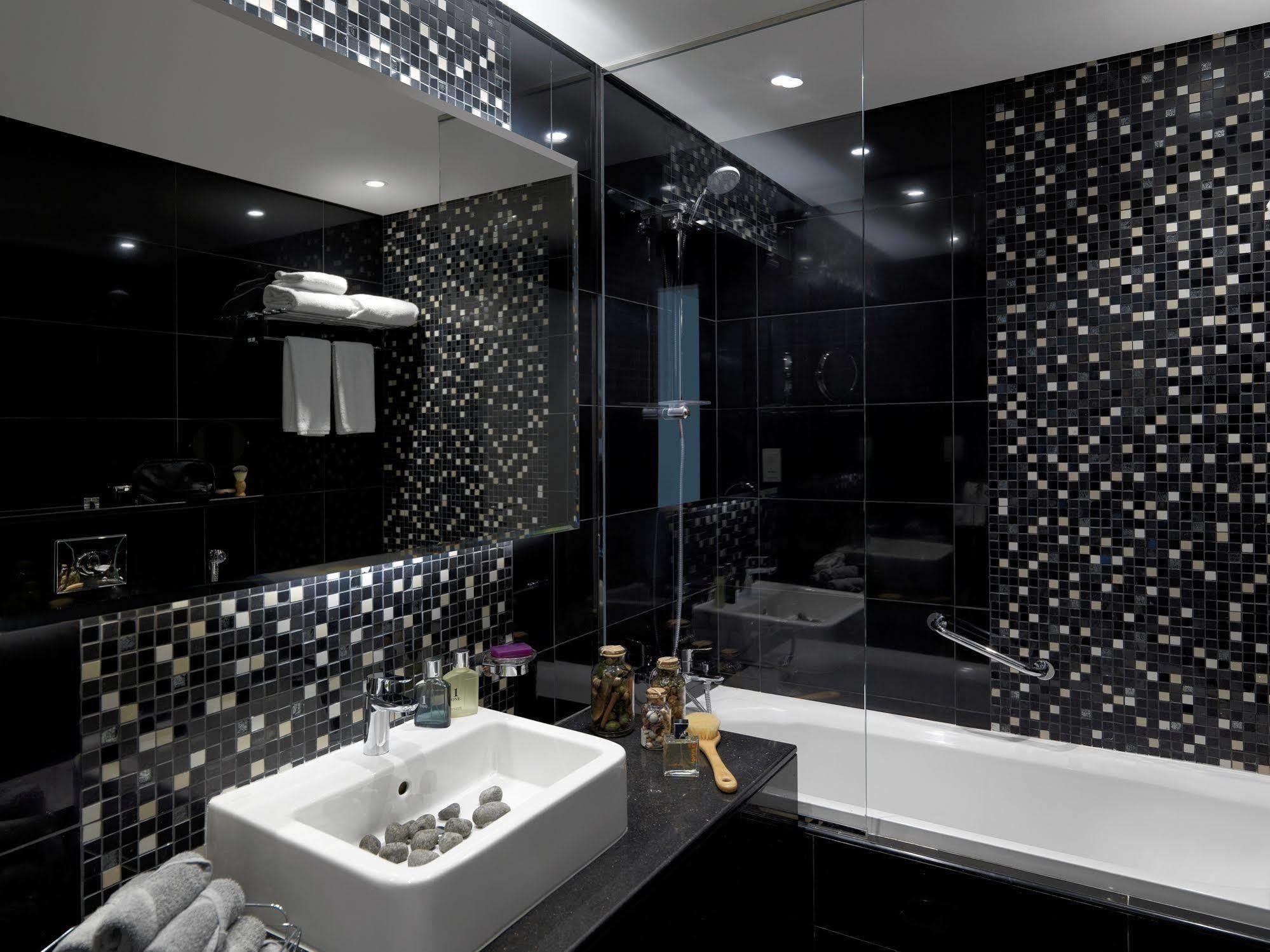 Damac Maison The Vogue Dubai Esterno foto Bathroom