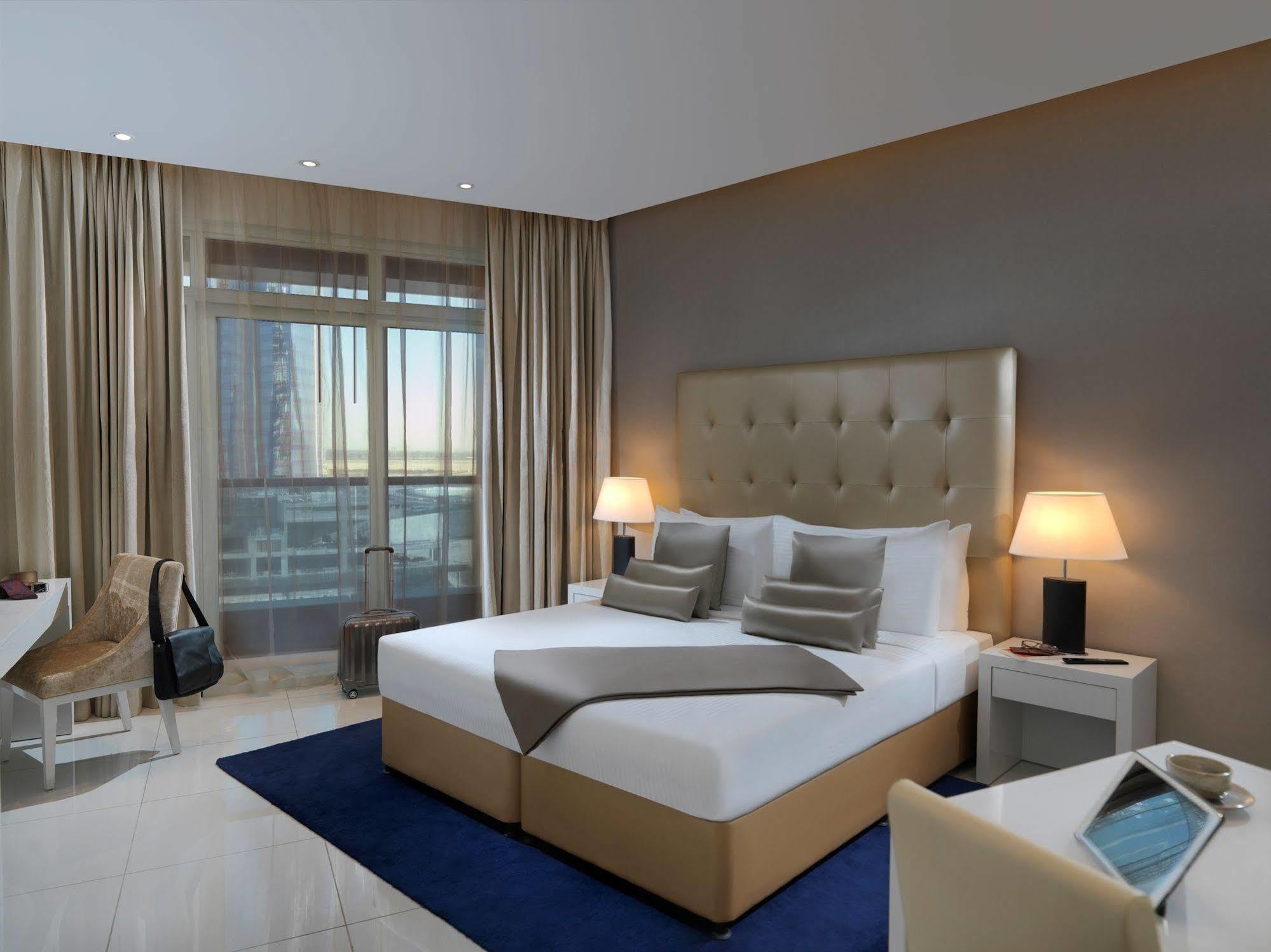Damac Maison The Vogue Dubai Esterno foto A bedroom at the hotel