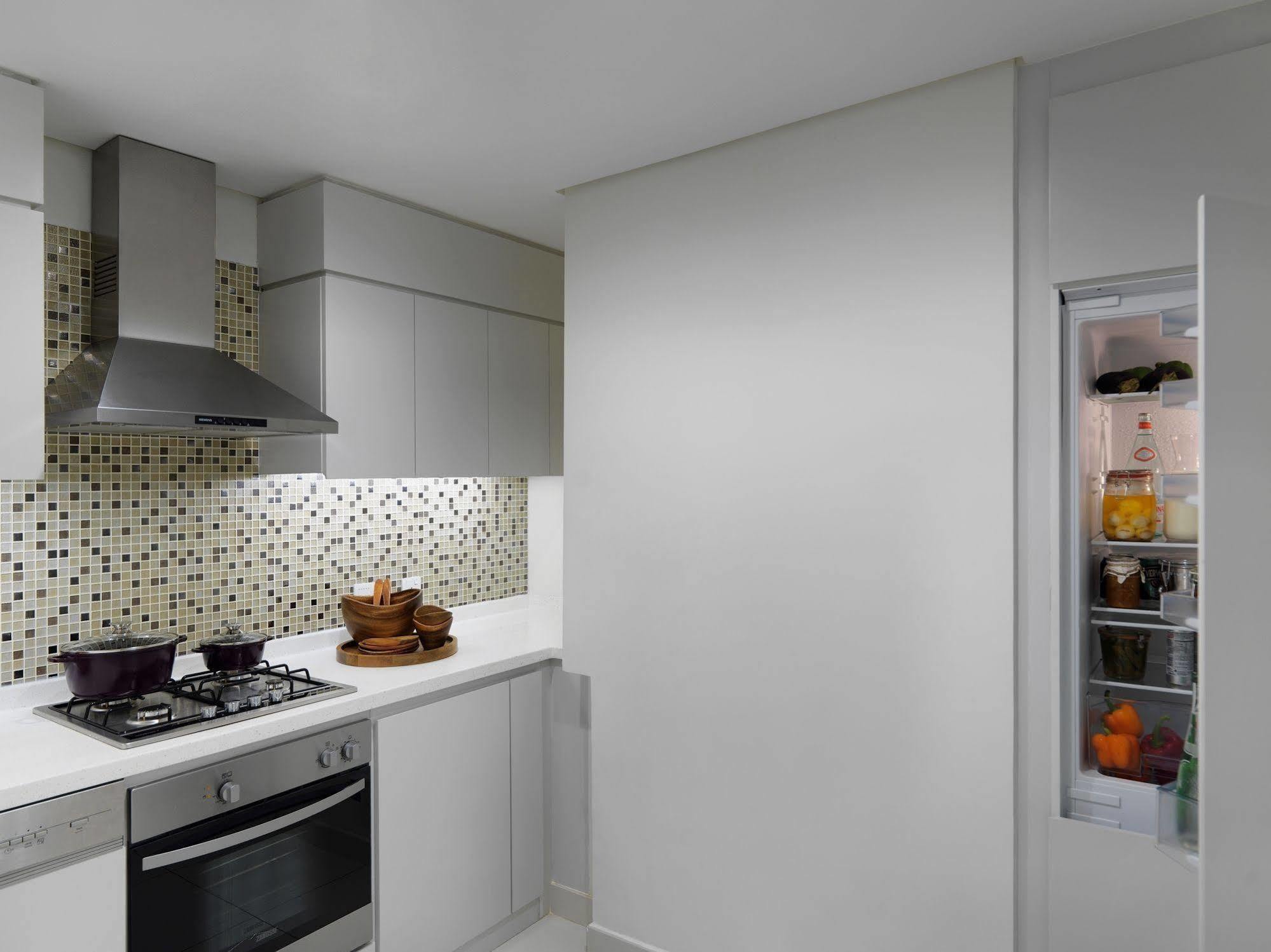 Damac Maison The Vogue Dubai Esterno foto A built-in refrigerator